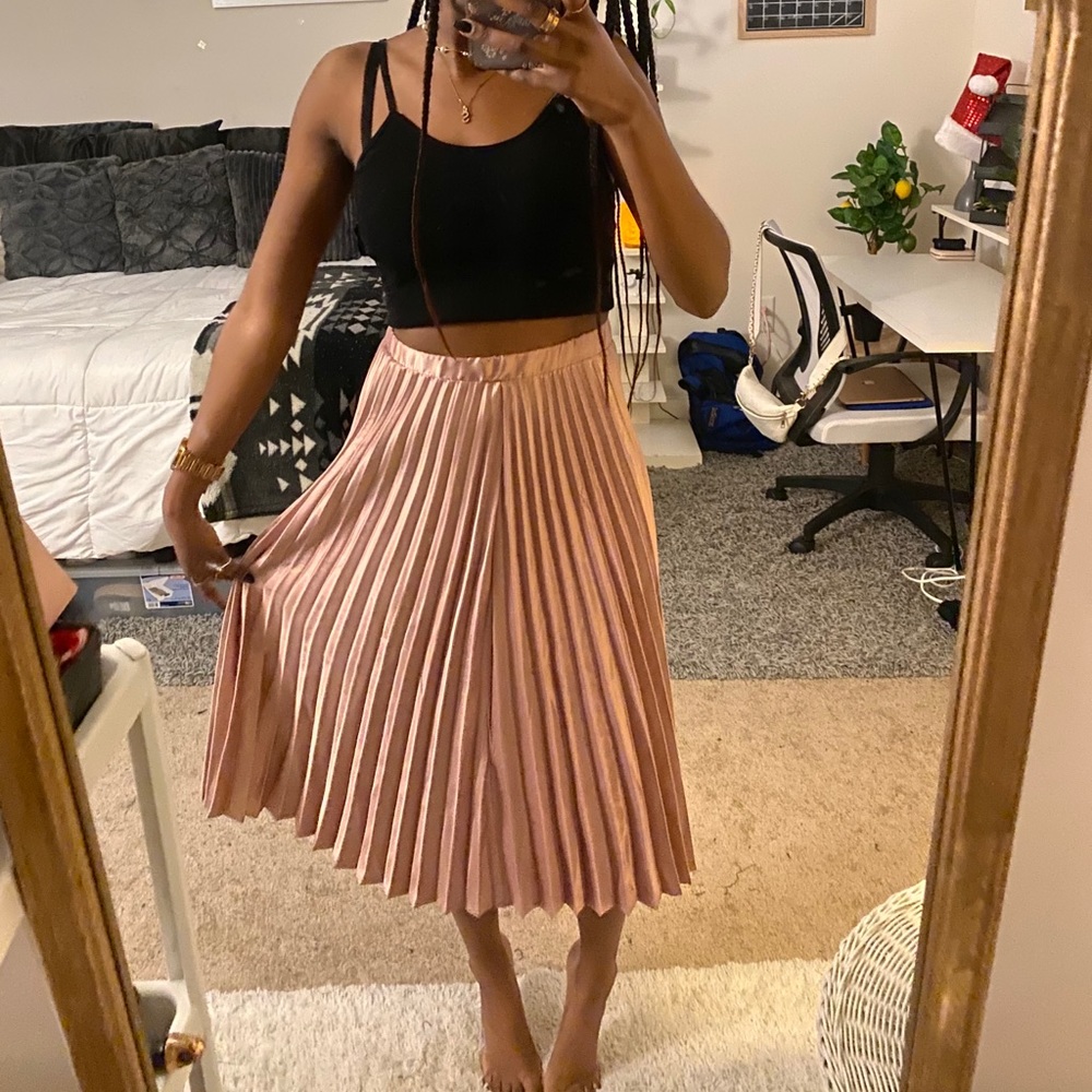 pleated midi skirt